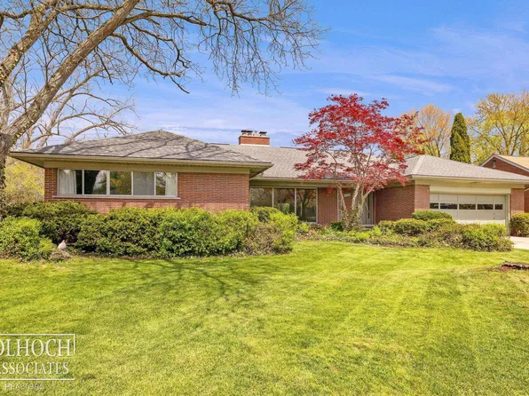 1170 N Renaud Rd, Grosse Pointe Woods, MI 48236