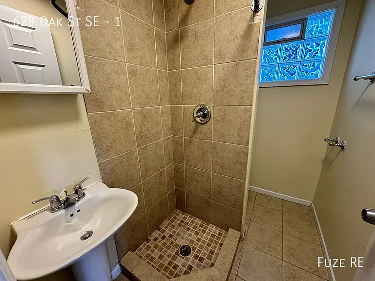 629 Oak St SE #1 — Photo 33