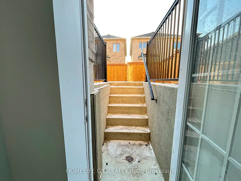80 Lola Cres — Photo 13