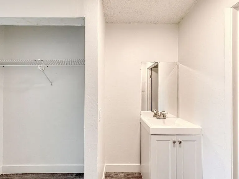 424 Callan Ave — Photo 16