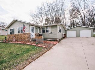209 N Eaton Ave, Greenwood, WI 54437
