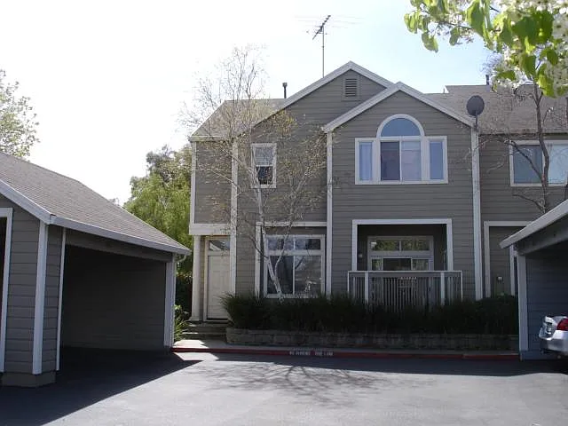 3153 Woods Cir — Photo 3