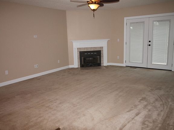 4th image of 16 Greenway Dr