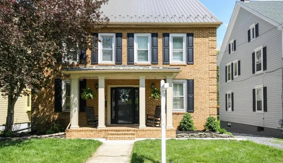 61 Linden Ave photo 1