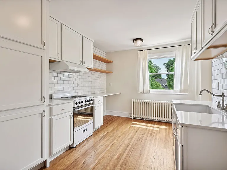 613 Wayzata Blvd E — Photo 11