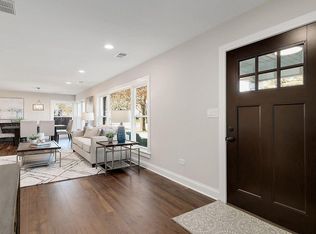 179 Forest Pl, Buffalo Grove, IL 60089