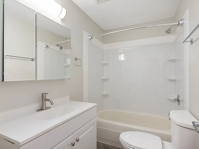 Somerset Apartments — Photo 13