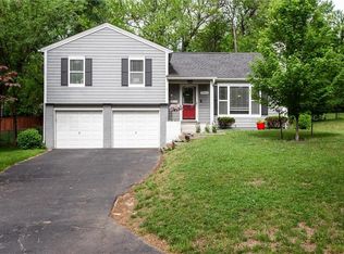 7616 Windsor Dr, Prairie Village, KS 66208