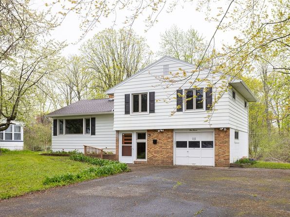 111 Brooklea Dr, Rochester, NY 14624