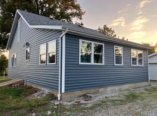 3 Lakeview Dr, Carlyle, IL