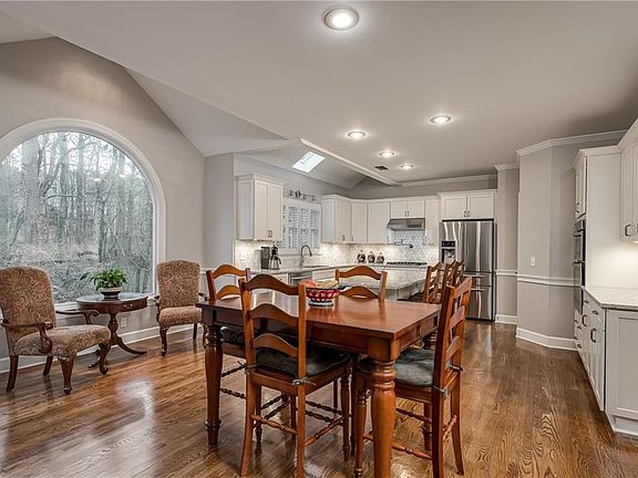 5th image of 1252 Chadwick Lake Dr