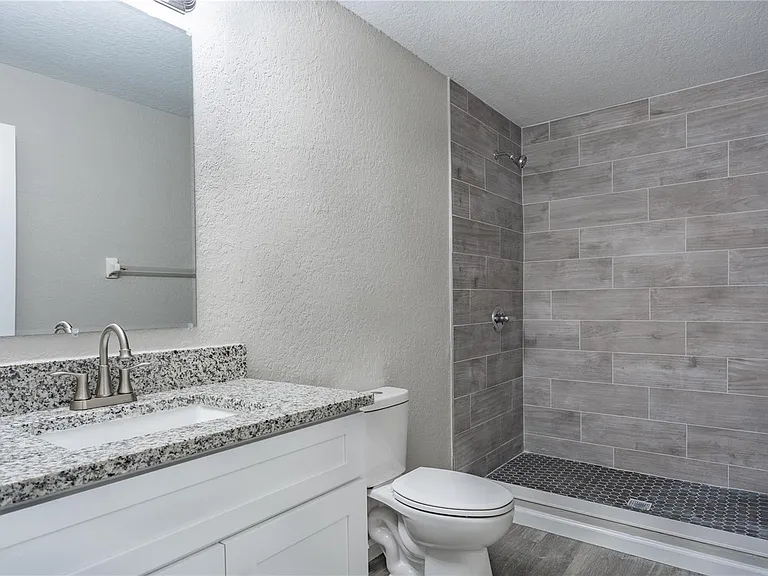 913 April Hills Blvd — Photo 6
