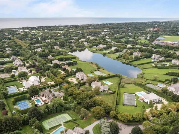 99 Pheasant Close E, Southampton, NY 11968