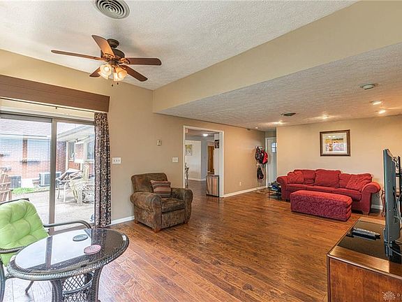 3rd image of 2148 Oak Tree Dr E