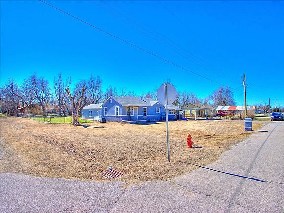 2nd image of 3944 Thomas Dr