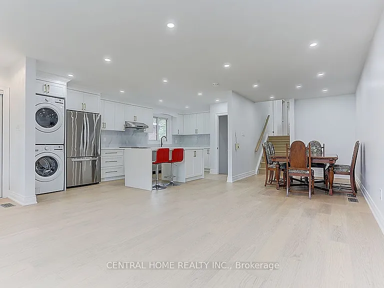 40 Sherwood Forest Dr #MAIN — Photo 8