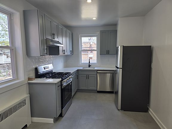 3rd image of 2332 Barnes Ave #1