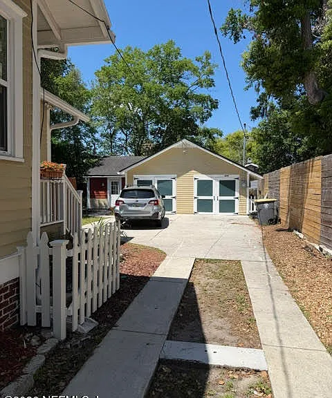 4249 Saint Johns Ave — Photo 2