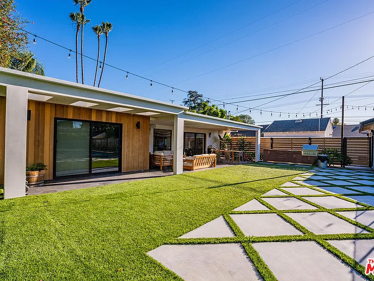 22745 Erwin St — Photo 13