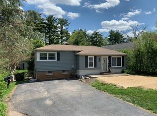 406 Meadow Ln, Lake In The Hills, IL 60156