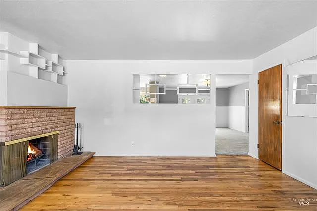 708 S Phillippi St — Photo 5