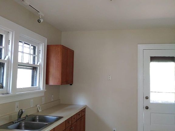 3rd image of 743 Woodlawn Ave