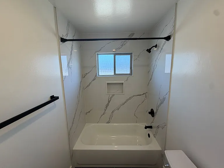ROYALE APARTMENTS — Photo 29