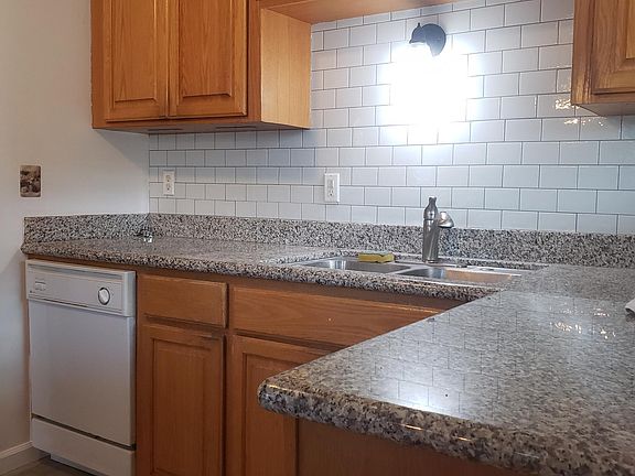 4th image of 2874 Malabar Ave