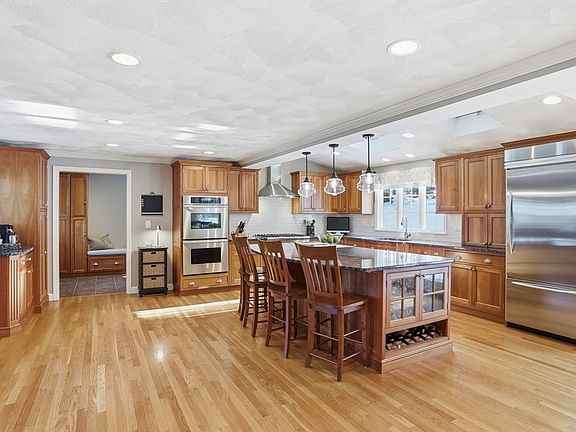 4th image of 4 Heywood Rd