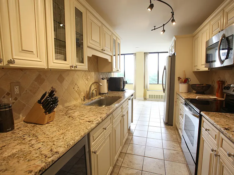 300 Winston Dr #208 — Photo 5