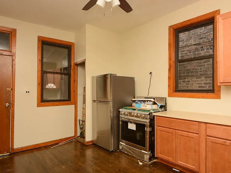 2825 N Milwaukee Ave #2 — Photo 2