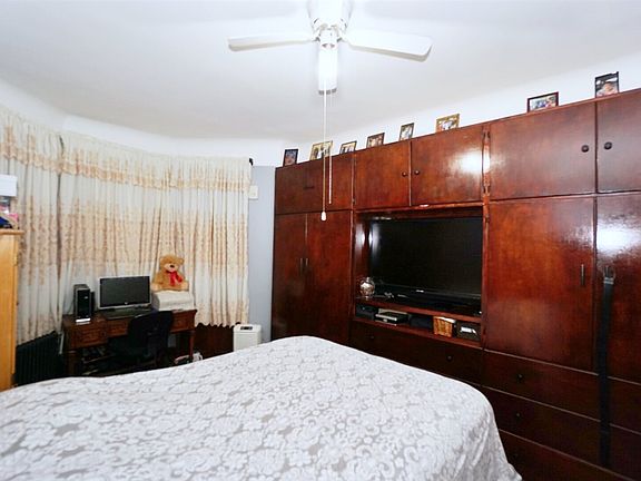 4th image of 86 Court House Pl