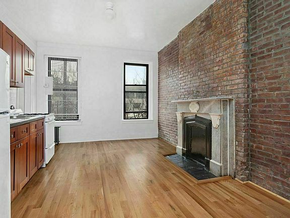 5th image of 300 W 10th St APT 5B