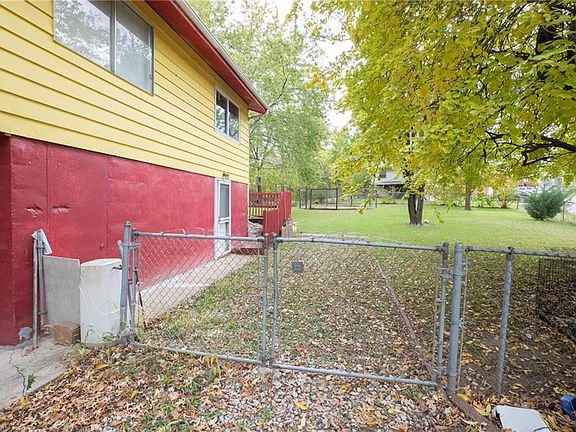 3rd image of 1801 N 75th Dr