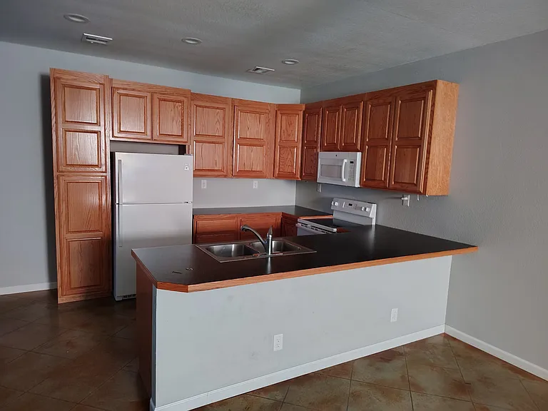 2706 Neosho Heights Ave — Photo 2