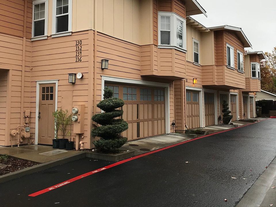 1st image of 136 Valley Oak Dr