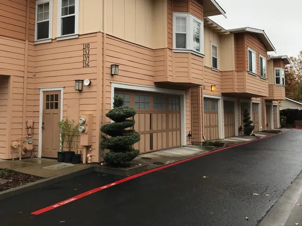 136 Valley Oak Dr, Napa, CA 94558