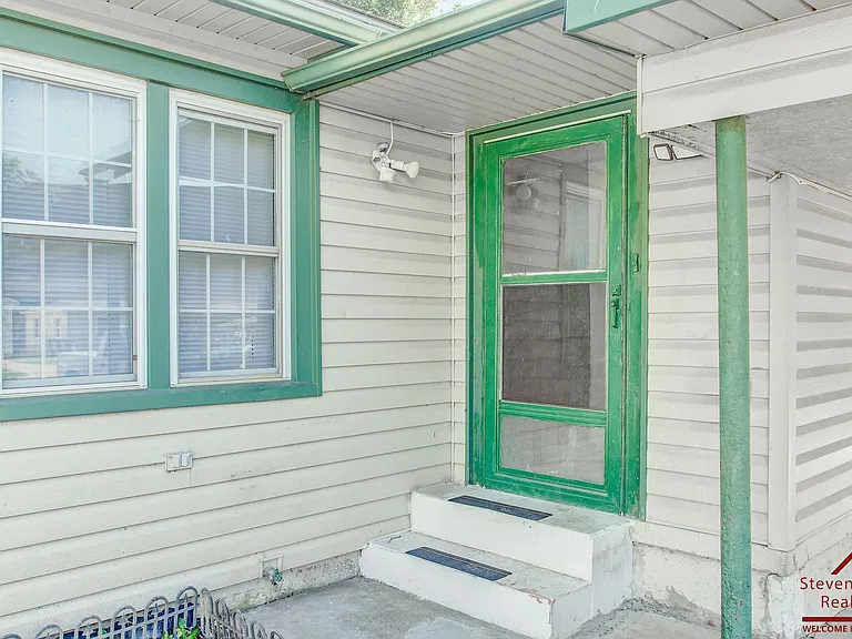 1806 NW Lincoln Ave — Photo 3