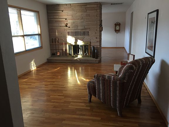 Living Room w/ Hardwood