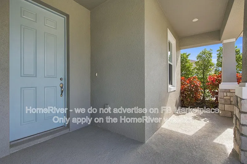 4 bed, 3.0 bath, 2111 sqft, $2,350 — Photo 2