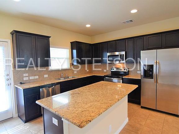 2nd image of 1010 Lost Pines Ln