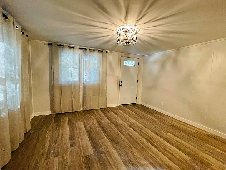 38 Lincoln Ave — Photo 6