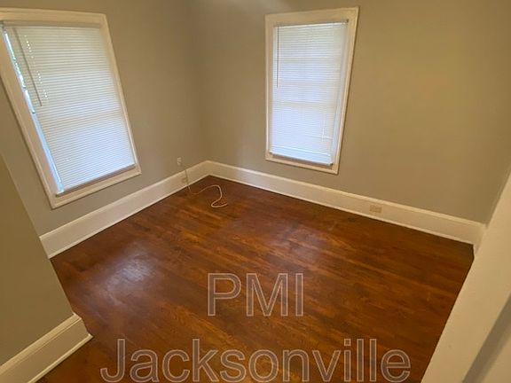 4th image of 2512 Park St