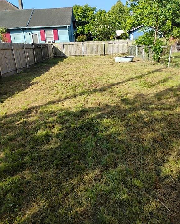 2nd image of 4218 Baudin St