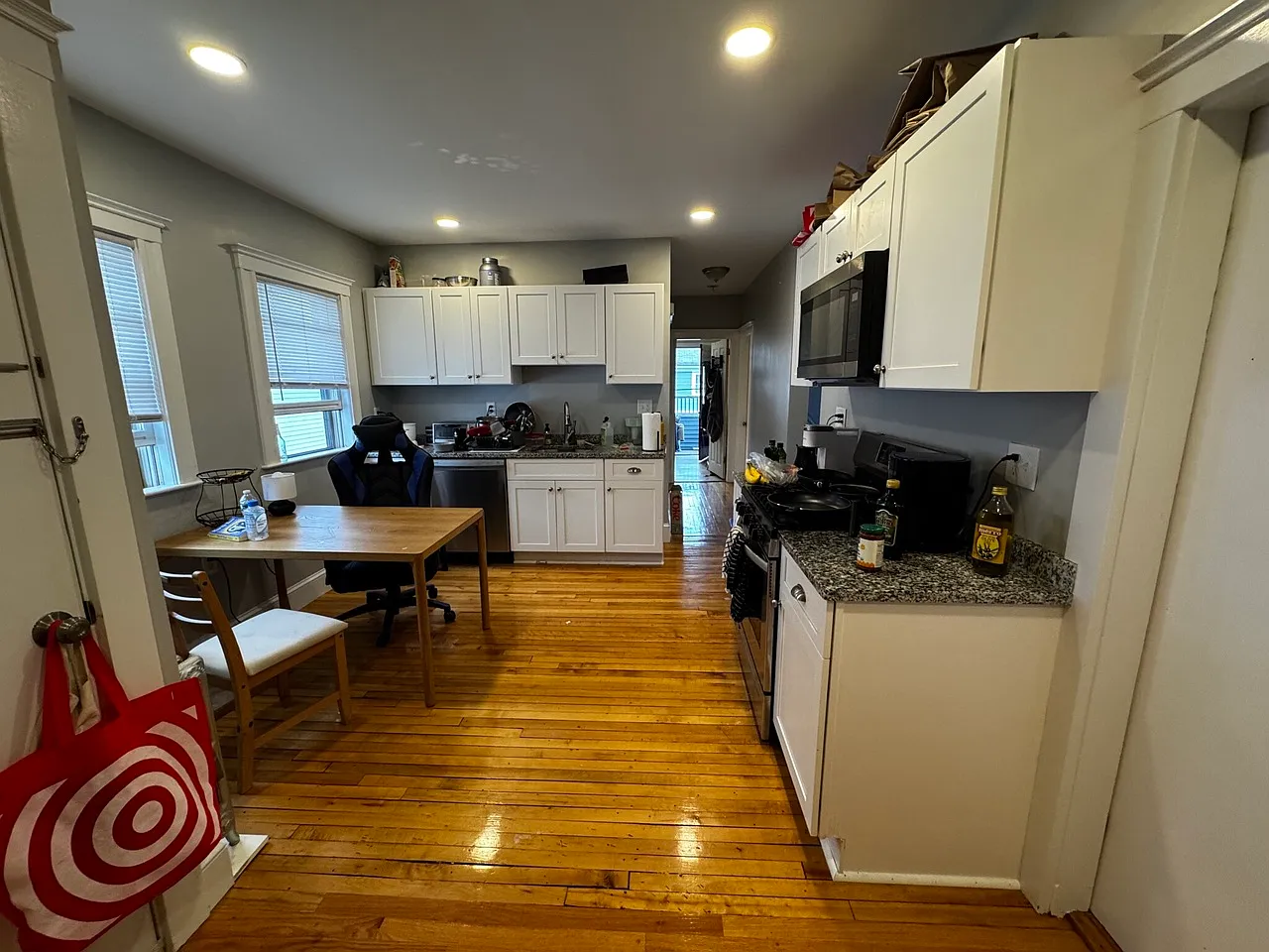 5 bed, 9999 sqft, $6,250 — Photo 3