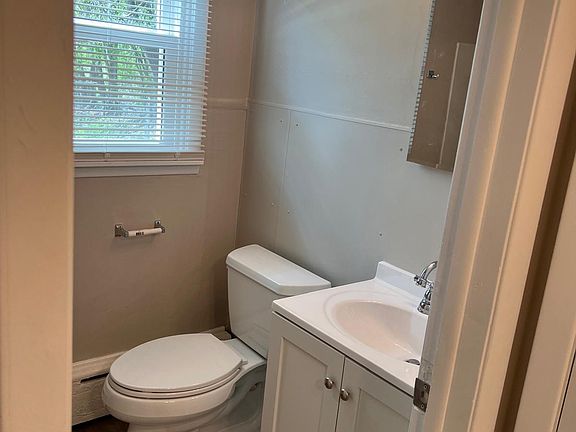 5th image of 1607 2nd Ave NE APT 2