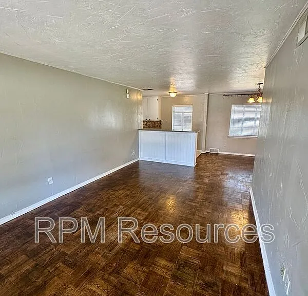2137 Barclay Rd — Photo 5
