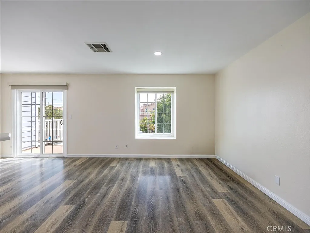 2 bed, 935 sqft, $3,200 — Photo 4