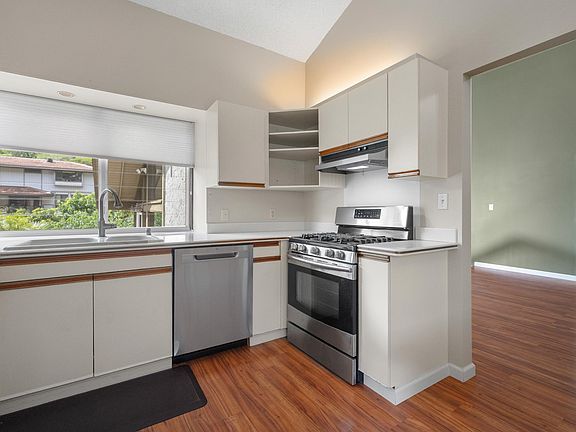 2nd image of 936 Hahaione St