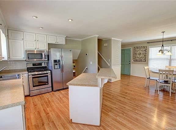 4th image of 510 Oregon Way